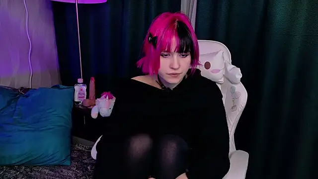 KikiMoor online show from 10-23-25, 09:19