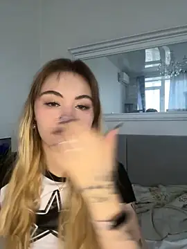 LunaMillie online show from 11-26-25, 08:59