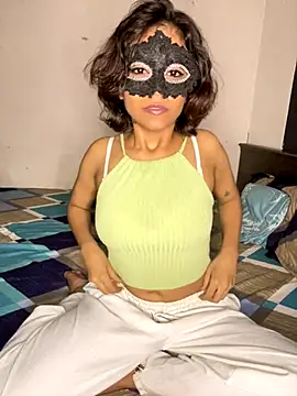 Snapshot of SIZZLER_1100 chatting on 10-10-25, 06:18 SIZZLER 1100 online show from 10-10-25, 06:18