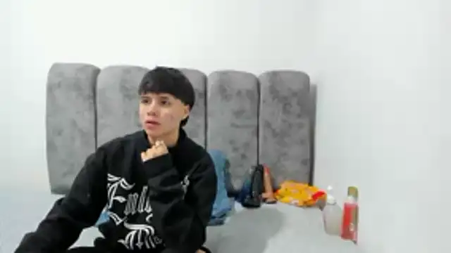 Snapshot of Bruno_Cruzz chatting on 04-17-26, 02:25 Bruno Cruzz online show from 04-17-26, 02:25