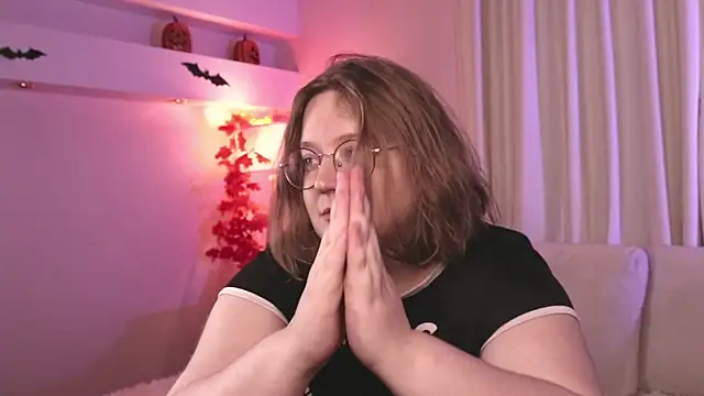 Alissa S online show from 10-30-25, 04:52