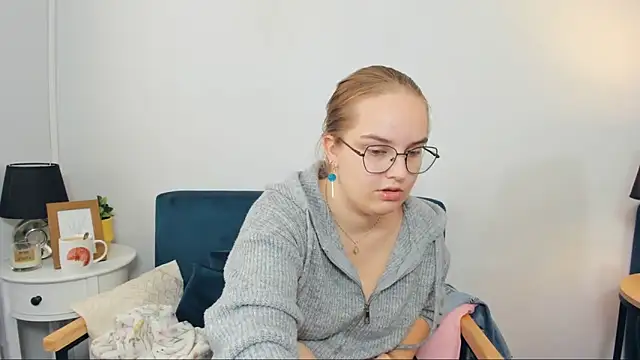 AliceCrazy69 online show from 09-17-25, 06:26