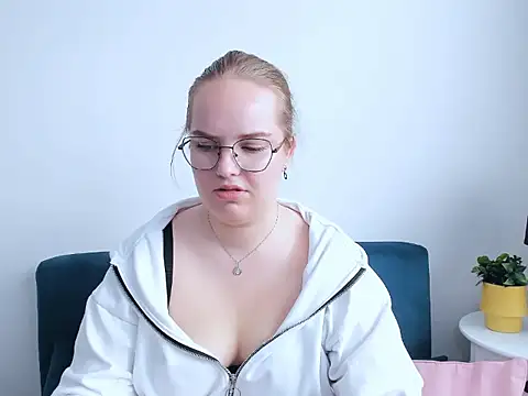 AliceCrazy69 online show from 10-25-25, 08:55