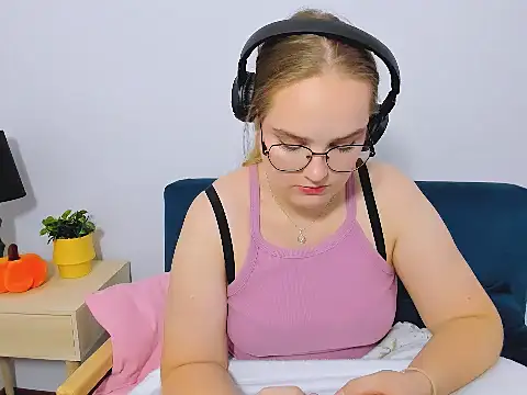 AliceCrazy69 online show from 11-04-25, 12:04