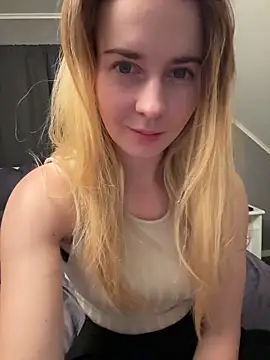 Snapshot of ellieen chatting on 10-12-25, 08:30 ellieen online show from 10-12-25, 08:30