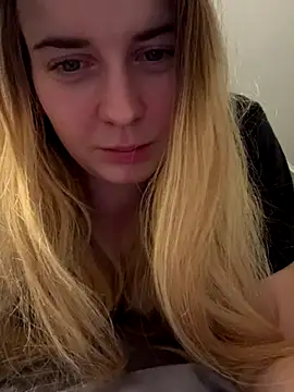 Snapshot of ellieen chatting on 10-28-25, 10:12 ellieen online show from 10-28-25, 10:12