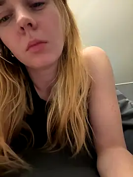Snapshot of ellieen chatting on 11-03-25, 10:21 ellieen online show from 11-03-25, 10:21