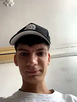 Snapshot of Luck__090 chatting on 09-16-25, 01:23 Luck  090 online show from 09-16-25, 01:23