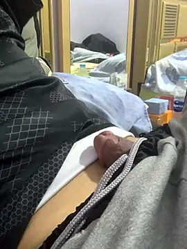 Snapshot of FlungBergenia chatting on 10-10-25, 05:12 FlungBergenia online show from 10-10-25, 05:12