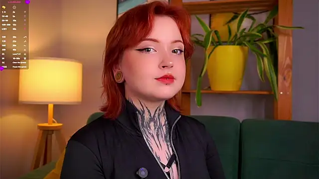 Snapshot of MarnaHarbor chatting on 10-12-25, 01:21 MarnaHarbor online show from 10-12-25, 01:21