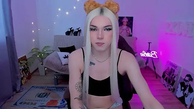 Snapshot of YourTrixie chatting on 02-08-26, 06:50 YourTrixie online show from 02-08-26, 06:50