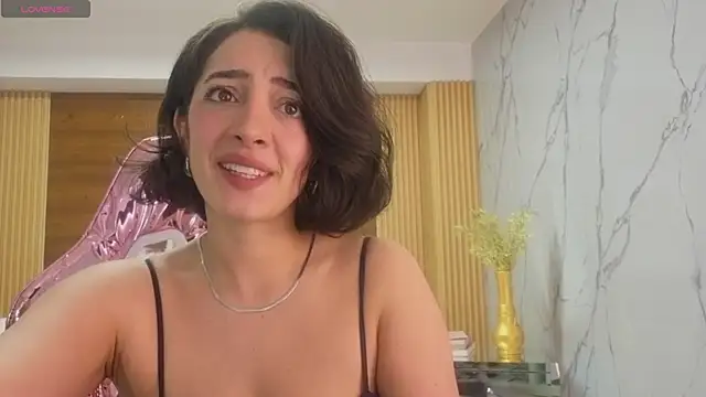 Snapshot of sara_lopez_s chatting on 05-19-26, 02:12 sara lopez s online show from 05-19-26, 02:12