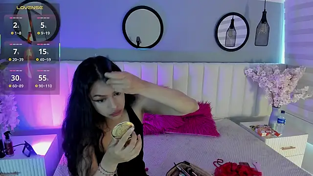 Mila Hank  online show from 11-30-25, 12:20