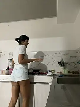 Snapshot of Amberdecolombia chatting on 02-23-26, 04:21 Amberdecolombia online show from 02-23-26, 04:21