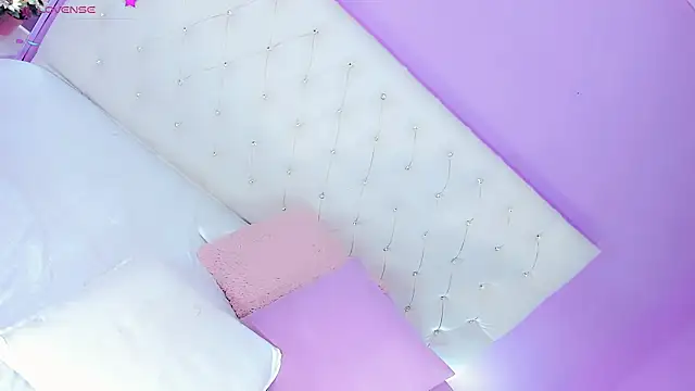 Snapshot of Nauthy_girl chatting on 05-11-26, 01:06 Nauthy girl online show from 05-11-26, 01:06