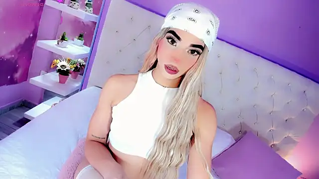 Snapshot of Nauthy_girl chatting on 05-28-26, 02:53 Nauthy girl online show from 05-28-26, 02:53
