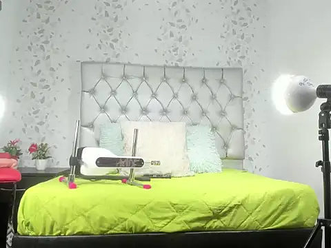 michelle perla online show from 10-27-25, 06:34