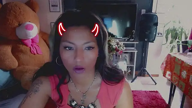 Snapshot of ScarletSizzling chatting on 10-30-25, 01:56 ScarletSizzling online show from 10-30-25, 01:56