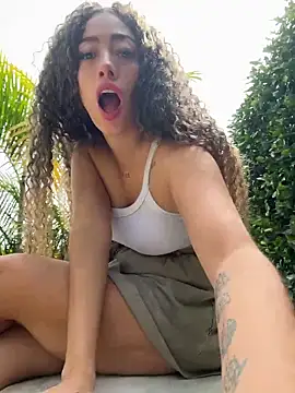 Snapshot of roxyrougee chatting on 05-07-26, 02:44 roxyrougee online show from 05-07-26, 02:44