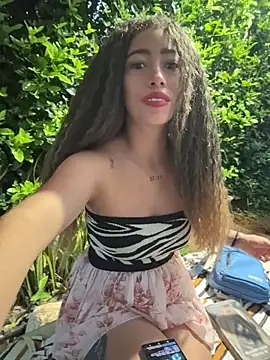 Snapshot of roxyrougee chatting on 05-29-26, 10:46 roxyrougee online show from 05-29-26, 10:46
