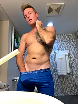 DILFiGuess11 online show from 10-23-25, 07:56