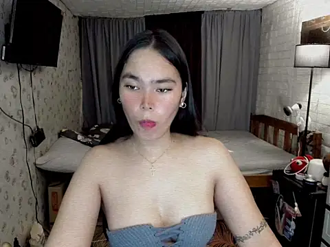 Snapshot of awesomegurl21 chatting on 10-05-25, 02:43 awesomegurl21 online show from 10-05-25, 02:43