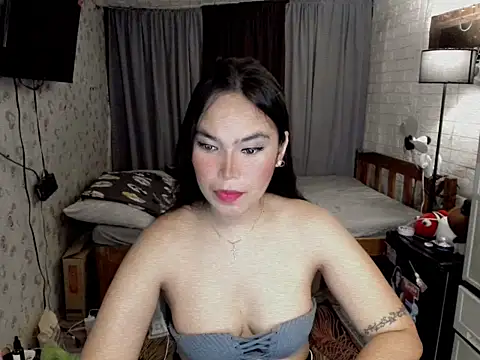 Snapshot of awesomegurl21 chatting on 10-09-25, 04:32 awesomegurl21 online show from 10-09-25, 04:32