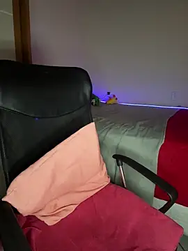 larajuli online show from 04-18-26, 10:21