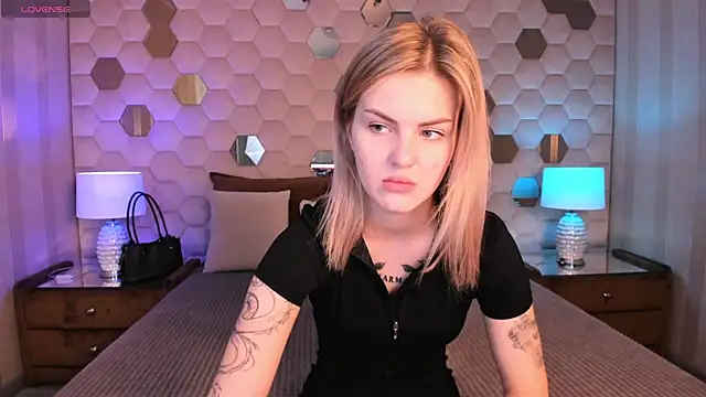 NaomiSol online show from 09-13-25, 07:35