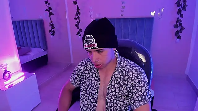 Muscle Scott online show from 11-17-25, 12:33