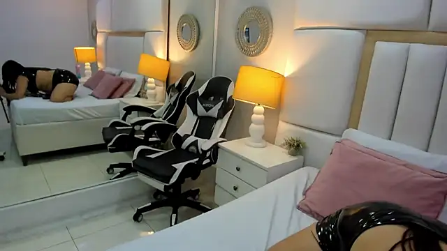 NahiaMonet online show from 10-31-25, 11:44