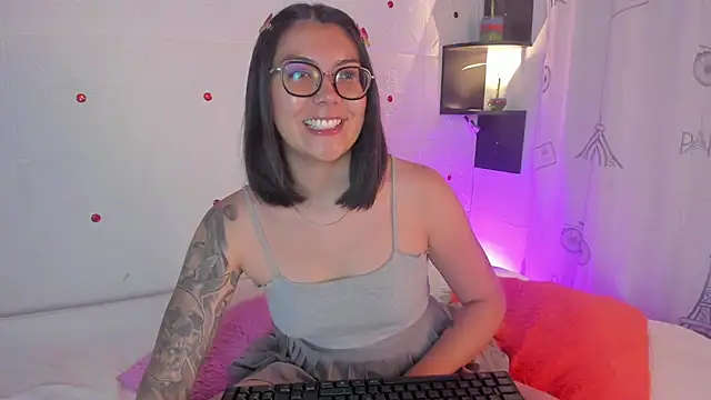 Snapshot of LolaXXXperience chatting on 09-09-25, 11:10 LolaXXXperience online show from 09-09-25, 11:10