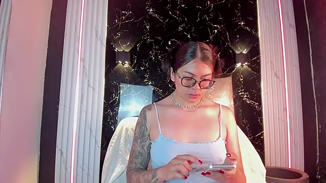 Snapshot of LolaXXXperience chatting on 09-23-25, 11:13 LolaXXXperience online show from 09-23-25, 11:13