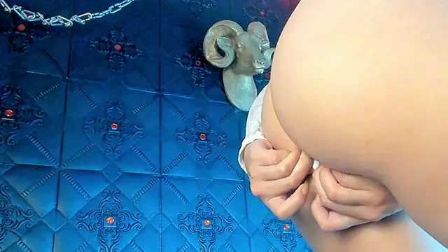 Snapshot of LolaXXXperience chatting on 10-21-25, 11:33 LolaXXXperience online show from 10-21-25, 11:33