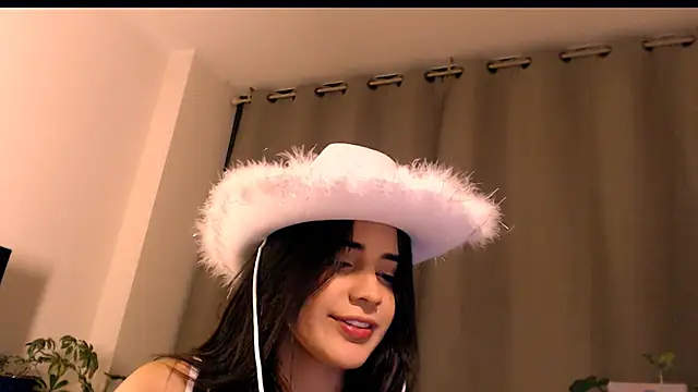 Snapshot of lanzybloom chatting on 10-17-25, 04:48 lanzybloom online show from 10-17-25, 04:48