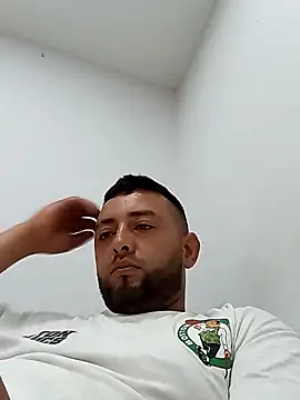 Snapshot of angelitocalientico chatting on 04-15-26, 01:40 angelitocalientico online show from 04-15-26, 01:40