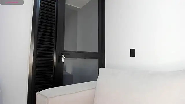 Lauuuuuuuu  online show from 06-18-26, 05:08