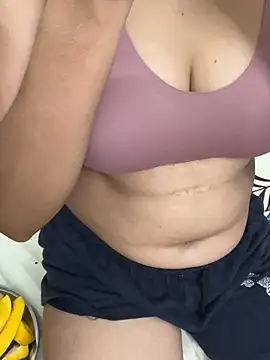 Snapshot of Sex_Queen_aaraya chatting on 05-18-26, 06:14 Sex Queen aaraya online show from 05-18-26, 06:14