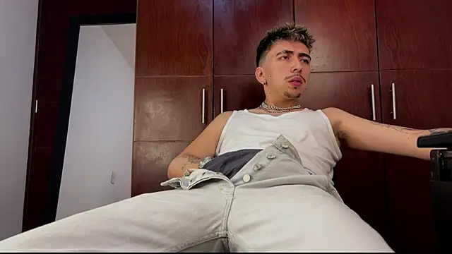 liamty luxor online show from 10-20-25, 01:17