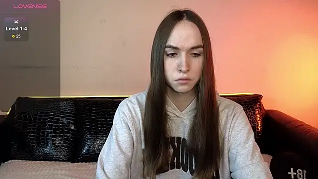 Angeel Kate online show from 09-26-25, 04:49