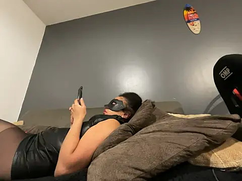 MILF Stephanie online show from 11-22-25, 01:37