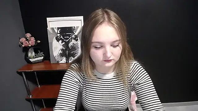 Snapshot of Mystic_nikole chatting on 10-22-25, 12:16 Mystic nikole online show from 10-22-25, 12:16