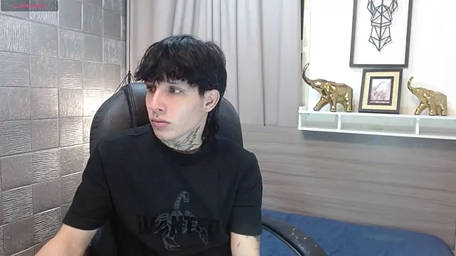 Iantwink18 online show from 11-06-25, 05:47