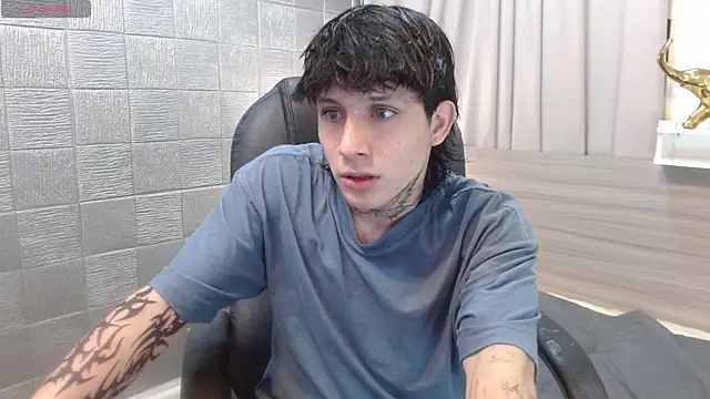 Iantwink18 online show from 11-18-25, 02:17