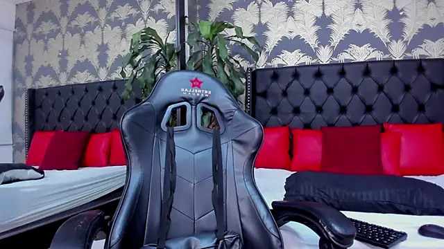 Lean Portman online show from 04-21-26, 01:39