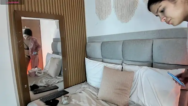 Aliina  Sauvage online show from 11-23-25, 03:45