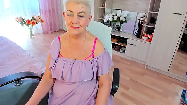 Snapshot of HotandMature chatting on 06-03-26, 08:28 HotandMature online show from 06-03-26, 08:28