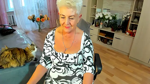 Snapshot of HotandMature chatting on 07-07-26, 02:54 HotandMature online show from 07-07-26, 02:54