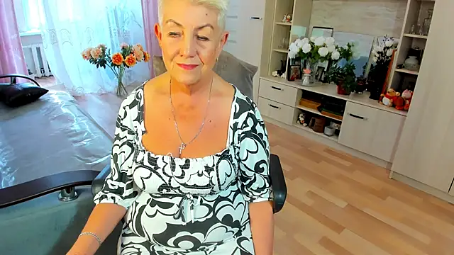 Snapshot of HotandMature chatting on 07-09-26, 11:25 HotandMature online show from 07-09-26, 11:25