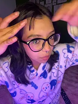 Snapshot of Valen-Foxx chatting on 09-12-25, 05:29 Valen-Foxx online show from 09-12-25, 05:29